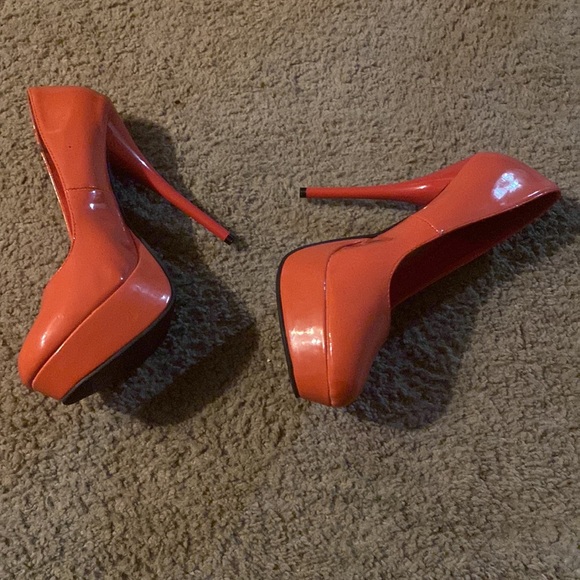 Charlotte Russe woman’s heels size 8 - Picture 4 of 4